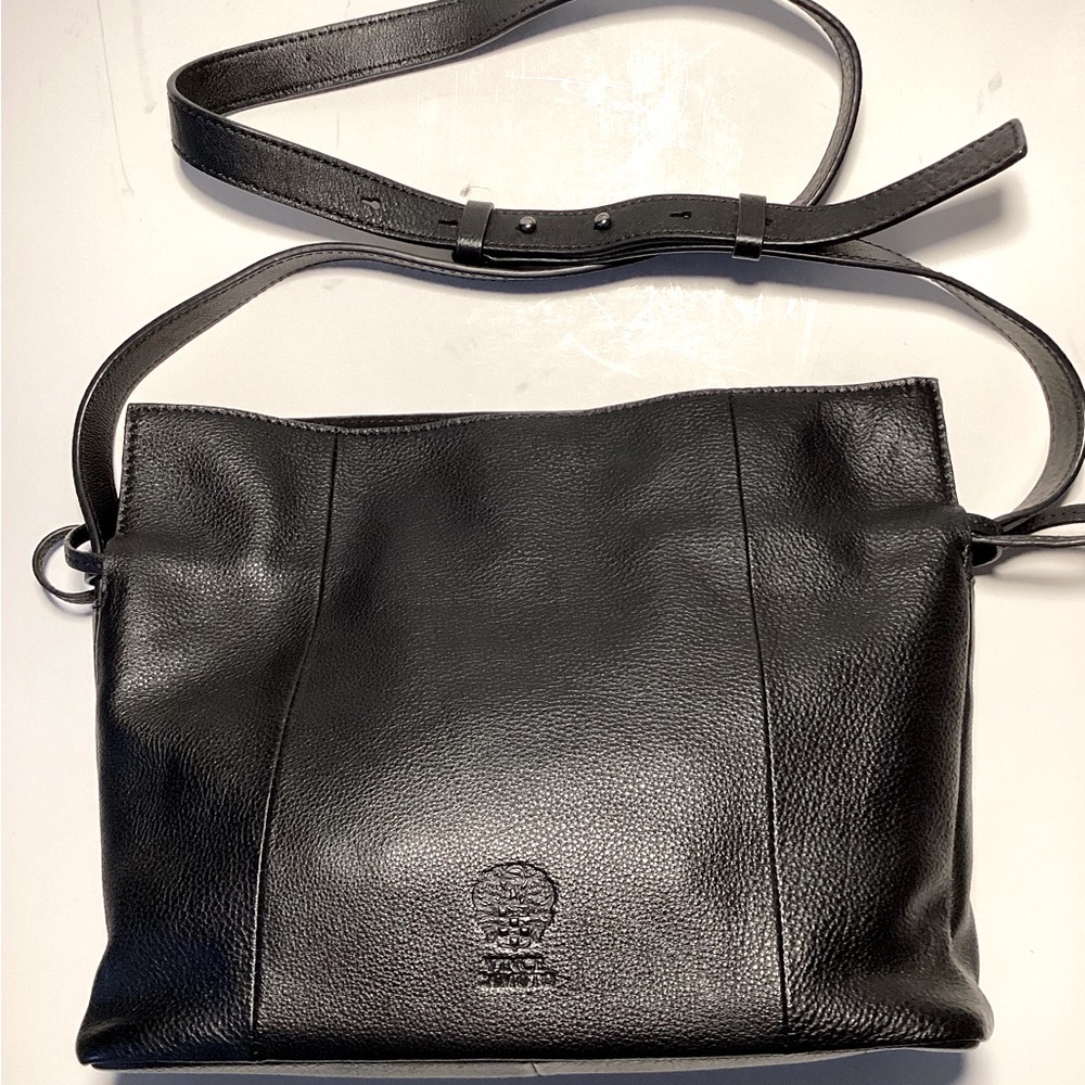 VinceCamuto🆕leather crossbody shoulder bag,snap close,zip&open pockets,adj strap
